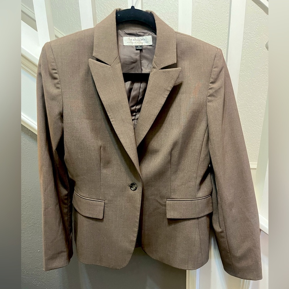 Tahari Women’s blazer professional suit jacket